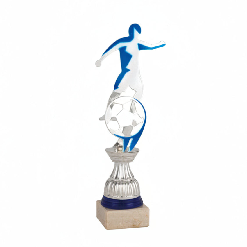 Trofeo Fútbol Figura Jugador Azul y Plata con Balón sobre Tallo Plateado y Base de Mármol Beige