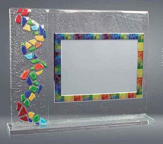 Placa homenaje sobre cristal detalle mosaico multicolor