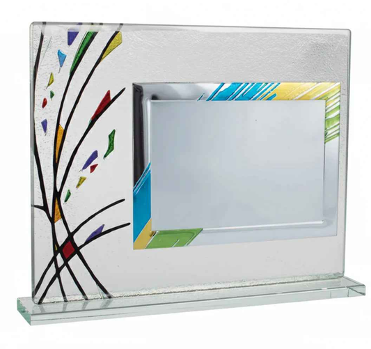 Placa homenaje sobre cristal detalle hojas