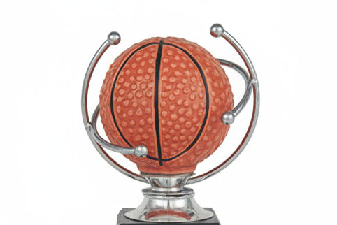 Trofeo Baloncesto Balon Orbital con Aros Plateados y Base Negra-detalle