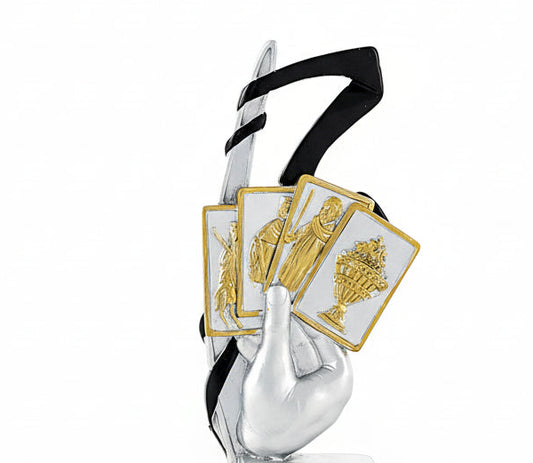 Trofeo cartas mano Plateada-detalle