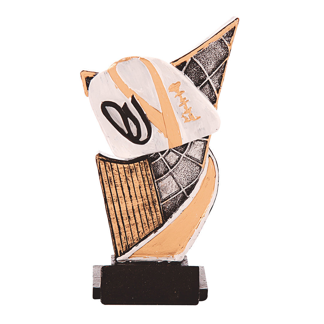 Trofeo Deportivo Escultural de Artes Marciales Línea Victoria con kimono blanco y cinturón