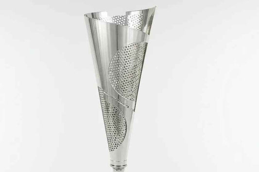 Copa Plateada con Diseño de Puntos