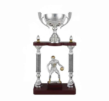 Trofeo Copa Plateada con Columnas Rayadas y Base de Madera