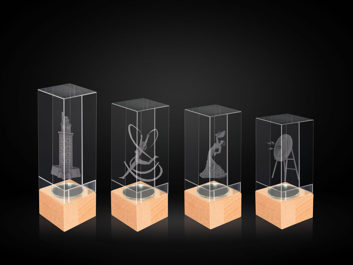 Trofeo de Cristal Óptico con Base de Madera Natural