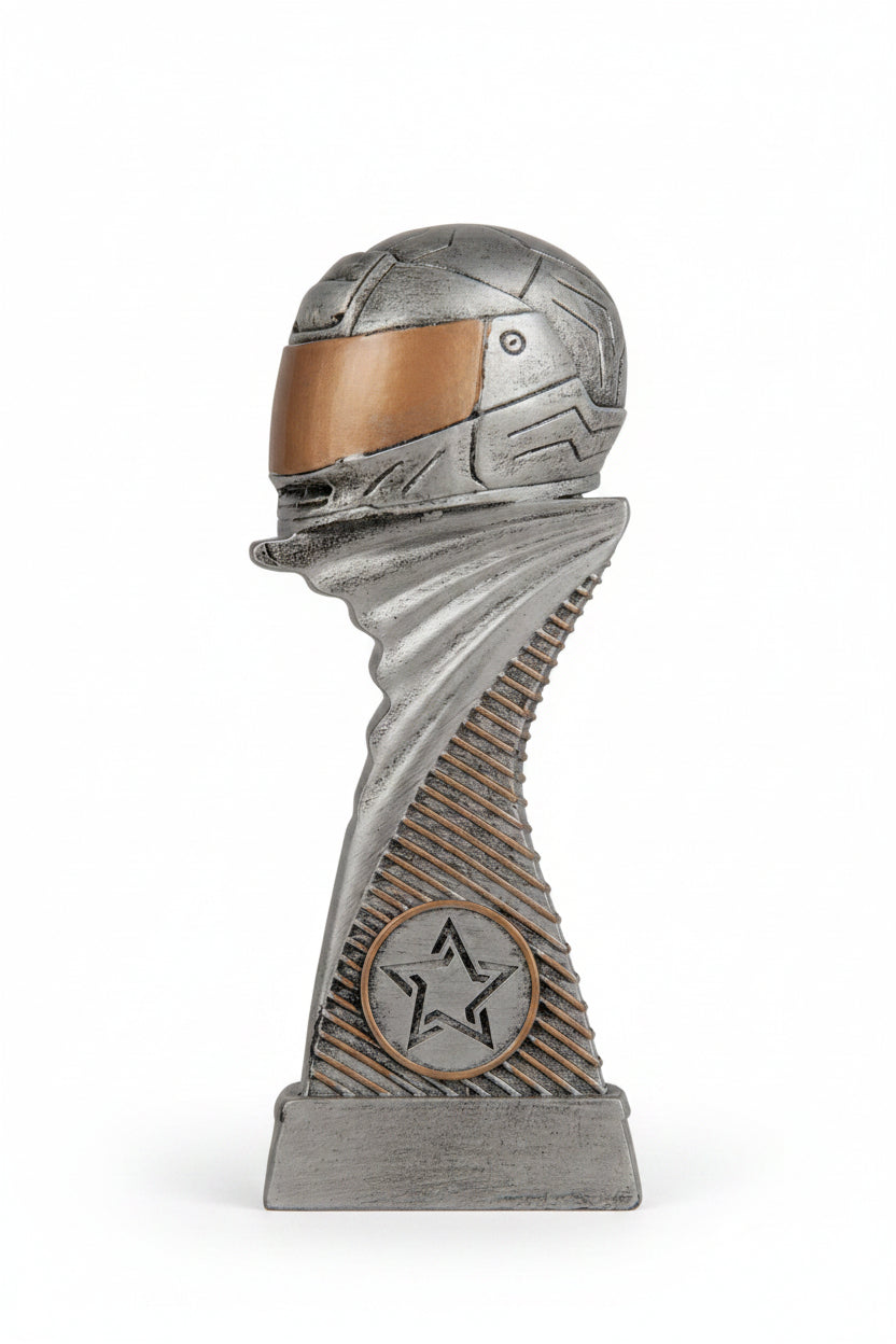 Trofeo Motor Plateado con Casco de Piloto sobre Columna Torsionada y Medallón Estrella 17 cm