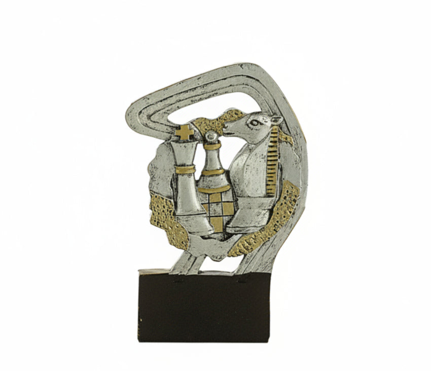 Trofeo Ajedrez Plateado y Dorado con Piezas Rey y Caballo sobre Marco Calado y Base Negra 12 cm