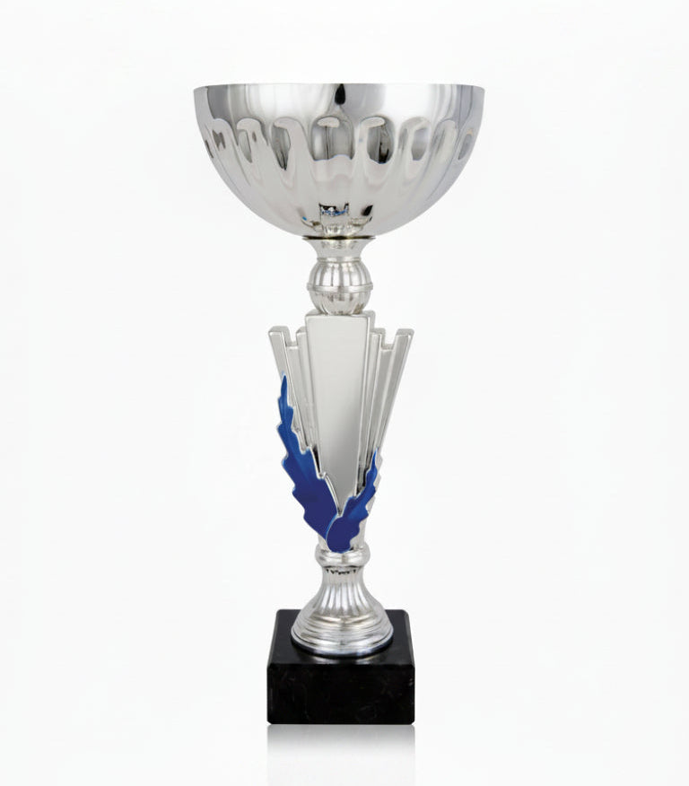 Copa Plateada con Cuenco Semiesférico Calado Corona y Tallo con Llamas Azules