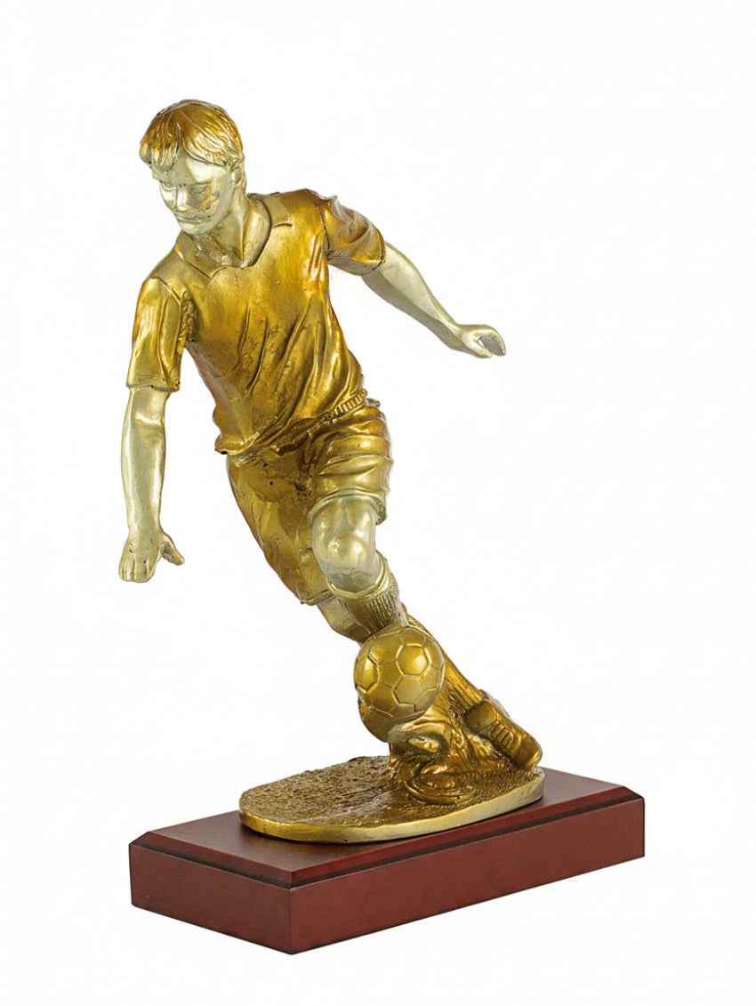Trofeo Fútbol Figura Jugador Dorado en Regateo con Balón sobre Base