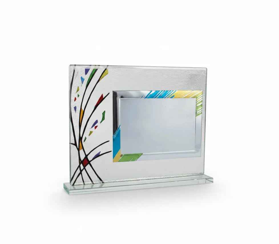 Placa homenaje sobre cristal detalle hojas