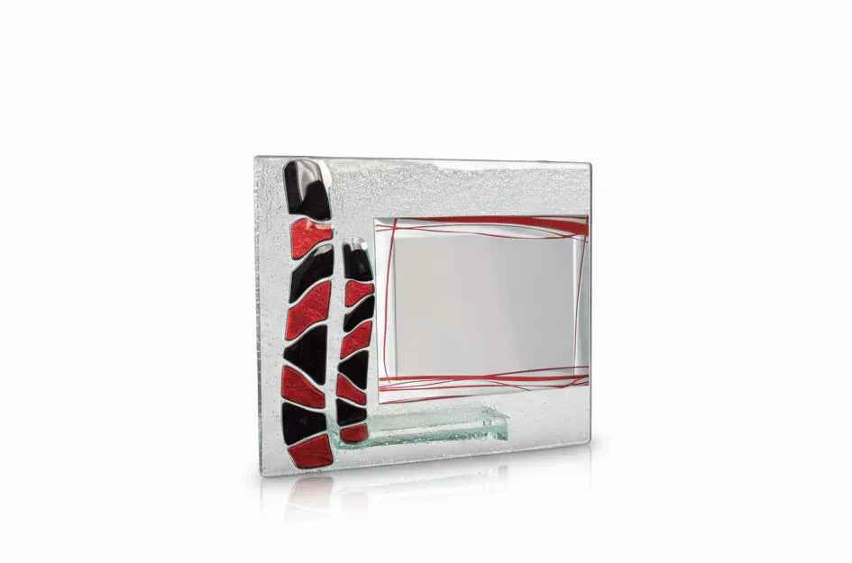 Placa homenaje sobre cristal detalle rojo y negro