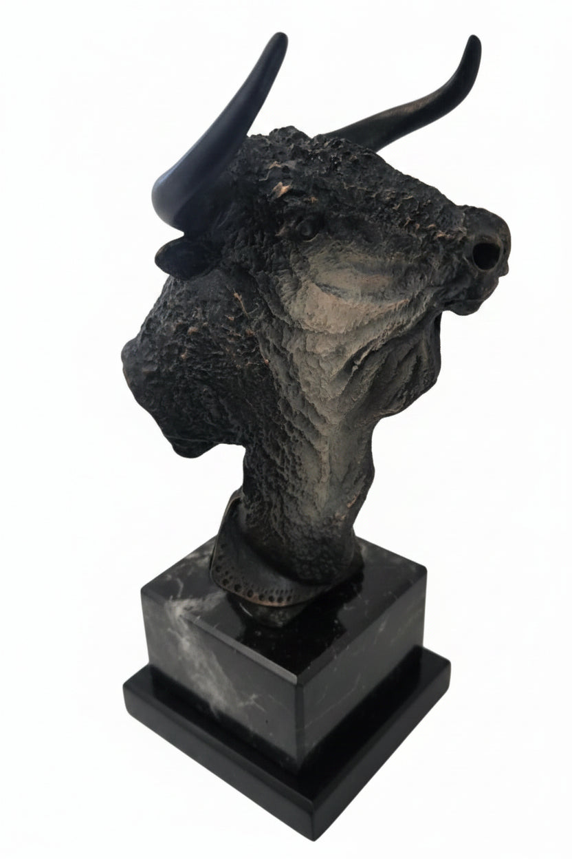 Trofeo Cabeza de Toro en Resina-lateral