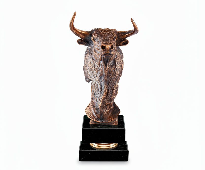 Trofeo Cabeza de Toro en Resina Bronce con Base de Mármol-Trofeos Robles