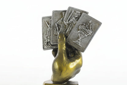 Trofeo Cartas Mano Dorada-detalle