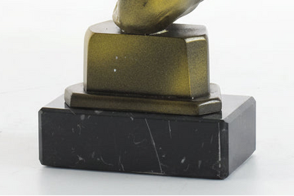 Trofeo Cartas Mano Dorada-detalle base