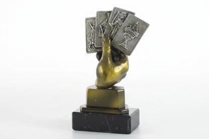 Trofeo Cartas Mano Dorada-Trofeos Robles