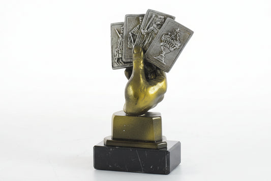 Trofeo Cartas Mano Dorada-Trofeos Robles