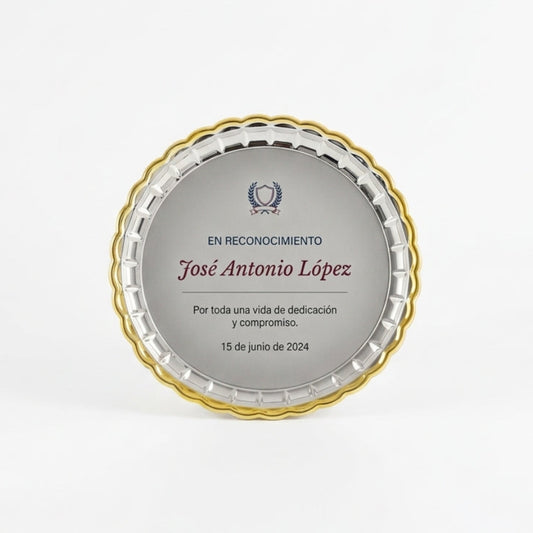 Trofeo Conmemorativo en Bandeja Plateada con Borde Dorado Festoneado
