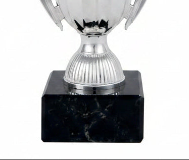 Trofeo Copa Clásica Plateada con Emblema de Laurel-Detalle base