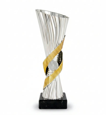 Trofeo Copa Estilizada con Relieves Verticales y Banda Envolvente Dorada sobre Peana de Mármol Negro-Trofeos Robles