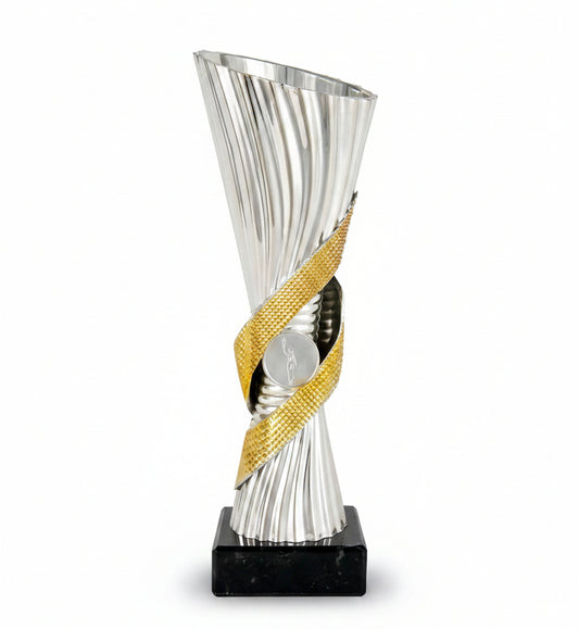 Trofeo Copa Estilizada con Relieves Verticales y Banda Envolvente Dorada sobre Peana de Mármol Negro-Trofeos Robles