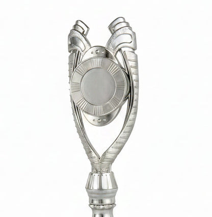 Trofeo Copa Plateada Clásica con Asas en Voluta, Disco Central y Peana de Mármol-detalle