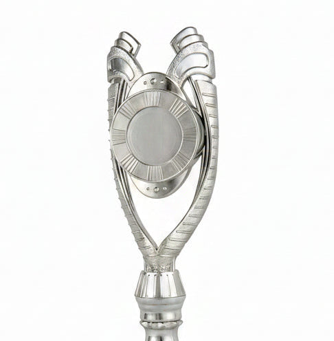 Trofeo Copa Plateada Clásica con Asas en Voluta, Disco Central y Peana de Mármol-detalle
