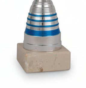 Trofeo Copa Plateada con Cuerpo Azul Metalizado Ondulado y Peana de Mármol-detalle base
