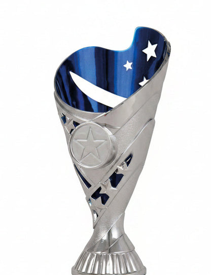 Trofeo Copa Plateada con Interior Azul Noche Decorado con Estrellas sobre Peana de Mármol Crema-detalle