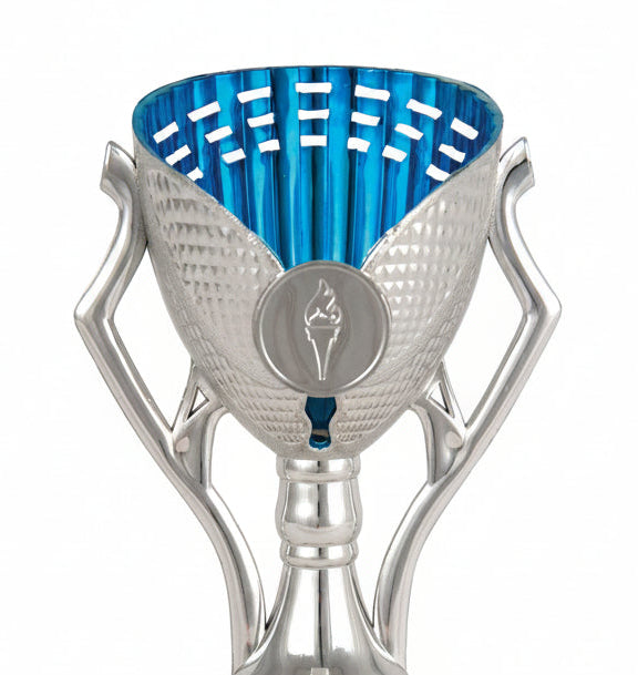 Trofeo Copa Plateada con Interior Azul y Asas Geométricas-detalle