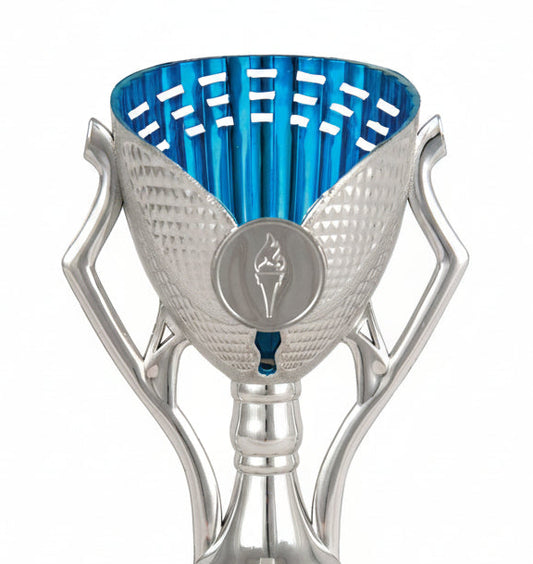 Trofeo Copa Plateada con Interior Azul y Asas Geométricas-detalle