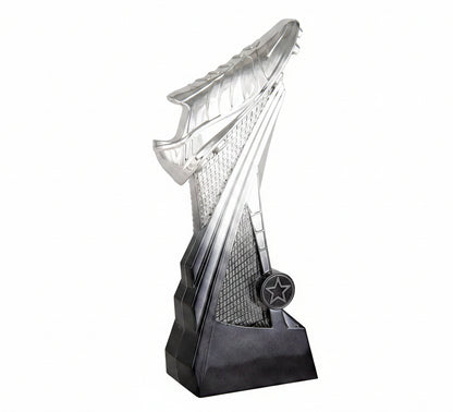 Trofeo Fútbol Figura Bota Plateada con Red Diagonal y Base de Mármol Negro