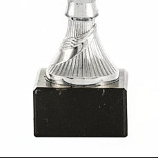 Trofeo Figura Plateada con Aro Decorativo sobre Peana de Mármol-detalle base