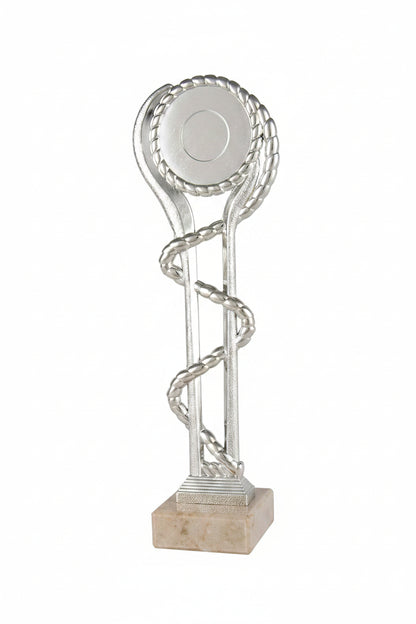 Trofeo Figura Plateada con Aro Decorativo sobre Peana de Mármol