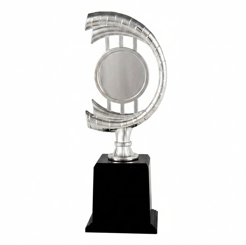 Trofeo Figura Plateada con Brazos en Espiral y Disco Central sobre Peana Negra-Trofeos Robles