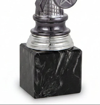 Trofeo Fútbol Plateado con Bota y Estrella-detalle base