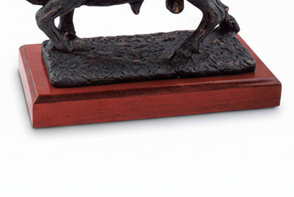 Trofeo Toro en Resina Bronce-detalle base