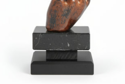 Trofeos cartas manos-detalle base