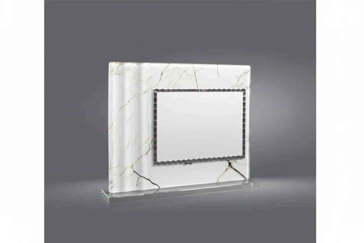 Placa de homenaje en cristal imitando mármol