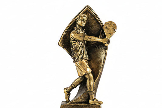 trofeo-padel-jugador-resina-detalle