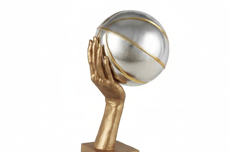 trofeo baloncesto mano-detalle