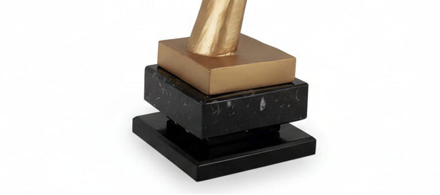 trofeo baloncesto mano-detalle-base